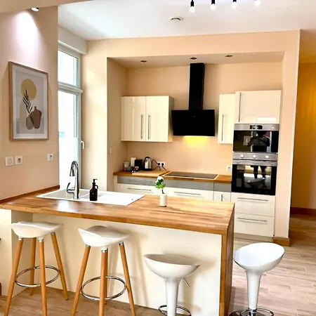 Appartamento Spacious With Convenient Location In
