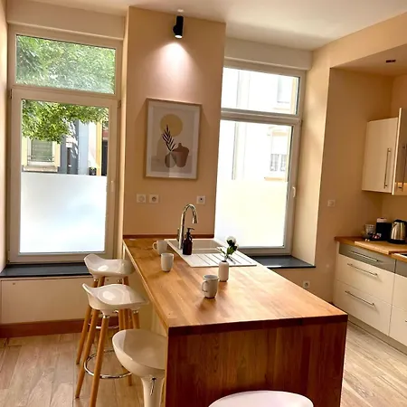 Spacious With Convenient Location In Appartamento *