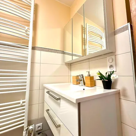 Appartamento Spacious With Convenient Location In *