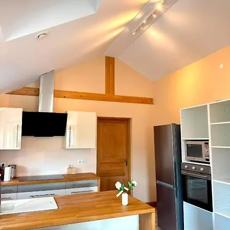 Spacious With Convenient Location In Appartamento Lussemburgo